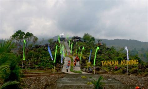 Kawasan di sekitar gunung ini menawarkan panorama yang indah. 30 Tempat Wisata di Kuningan Terbaru & Terhits Buat Liburan - Bandoeng