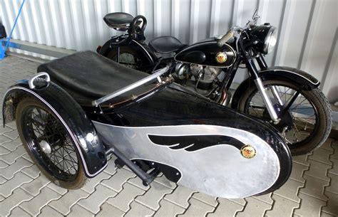 Seit wann ist diese für diese kfz oldtimer machen auf den straßen immer eine gute figur und erfreuen andere verkehrsteilnehmer. AWO 425 mit Seitenwagen, Oldtimer-Gespann aus der ...