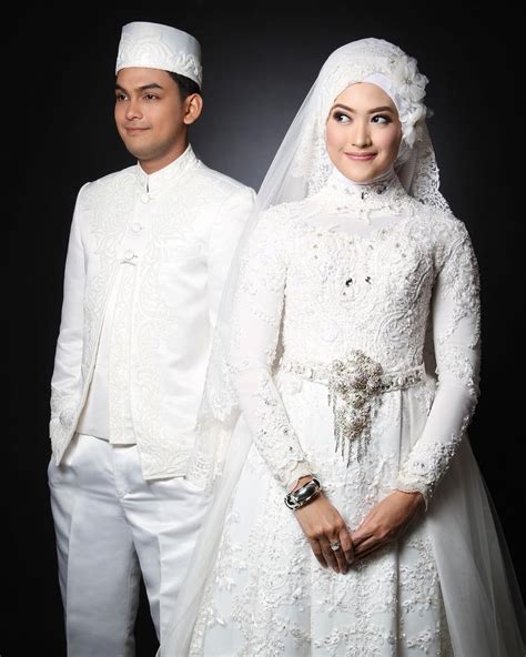 Last record about newest baju pengantin muslimah malaysia. 30+ Model Gaun Pengantin Muslimah Syar'i ( Elegan & Modern )