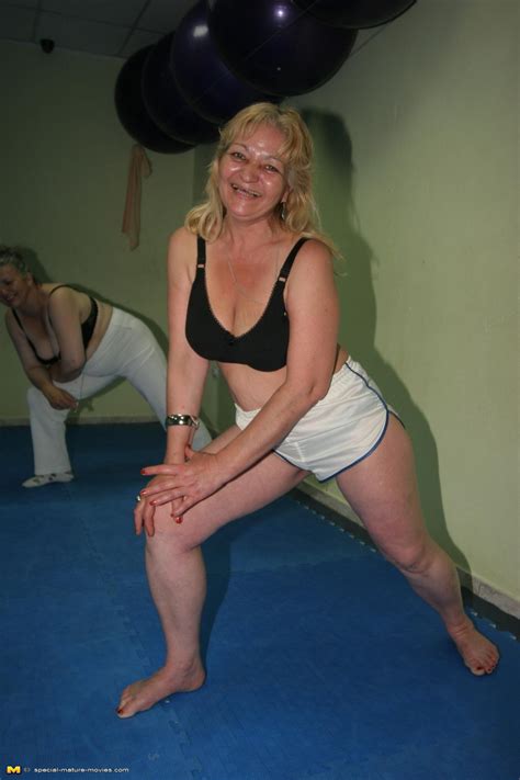 Mature Women Getting Naked During Gymclass Pichunter