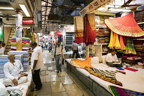 14 Best Mumbai Markets For Shopping And Sightseeing Shopping In