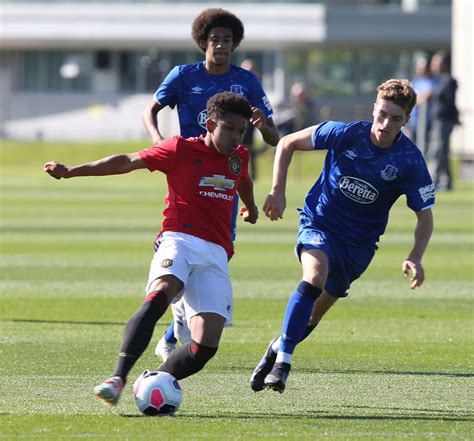 Biography, age, team, best goals and videos, injuries, photos and much more at besoccer. Shola Shoretire scores first Manchester United under-18s goal - United In Focus