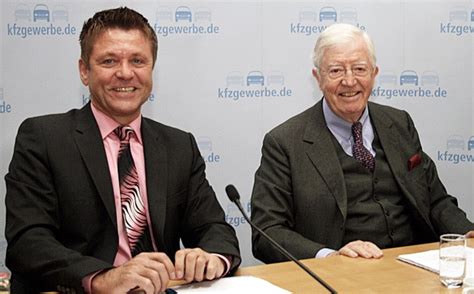 Mit unserem allfinanzkonzept decken wir die bedürfnisse von autohandel und autokäufern gleichermaßen ab. ZDK-Ausblick: Kfz-Gewerbe hofft auf solides Autojahr ...