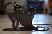 Gatos em escultura de metal para chão e prateleira – Matéria Incógnita