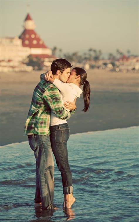 Super Cute Poses For Couples Photos To Show Your Love Beach Proposal Photo Couple