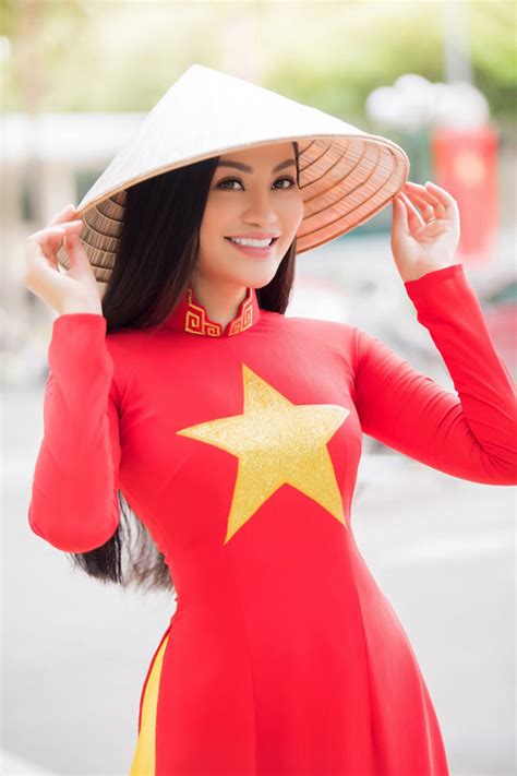 Doanh Nhân Trần Huyền Nhung Duyên Dáng Trong Tà áo Dài Cờ đỏ Sao Vàng Vietnamnet