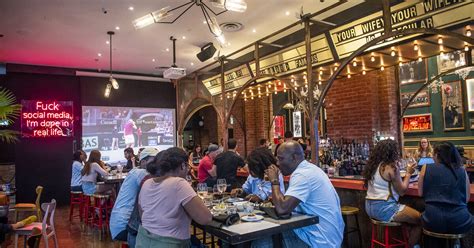 10 restaurants for birthday dinner in Toronto that are good for large