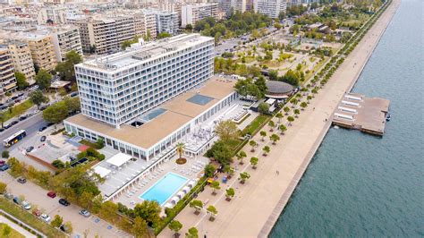 Right in front of the hotel, the redesigned seafront of thessaloniki with the infinite view of the sea is the ideal destination for an afternoon walk. Makedonia Palace Hotel - GTP