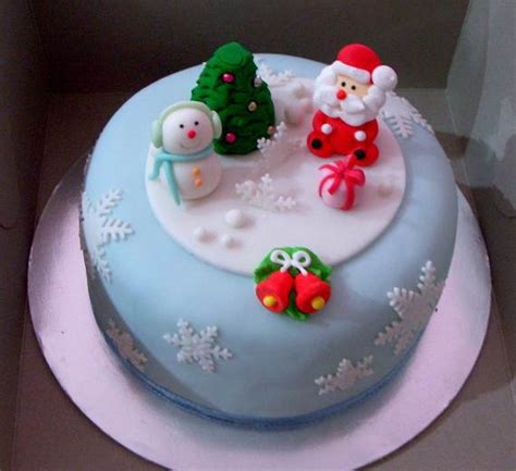 Find all you need to make the perfect holiday cake at wilton! Awesome Christmas Cake Decorating Ideas - family holiday ...