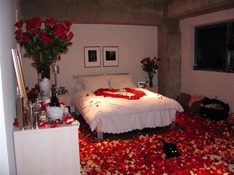 Rose petals and daisy flower on water spa. Pin by Terry Smith on Perfect Rooms! | Wedding night room ...