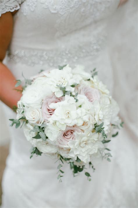 10 Round Bouquets To Inspire The Classic Bride — Belli Fiori