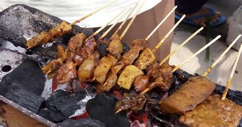 Sate kere rasa sultan ini hanya bisa anda temukan di 'sate kere kupat sayur mbah mardi' yang berlokasi di jalan godean kuliner nostalgia lainnya adalah sate kere legendaris, sate kere yu rebi. Tempe Gembus dan Jeroan untuk Racikan Sate Kere Khas Solo - TIKTAK.ID