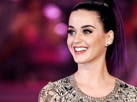 Katy Perry Gets Groped Kissed By A Seemingly Intoxicated Fan