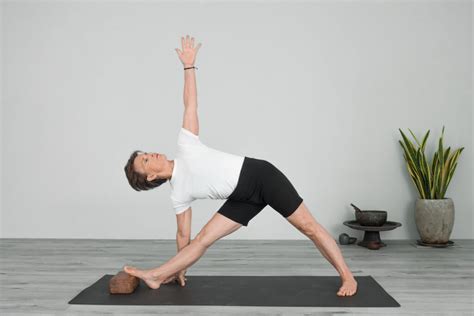 Utthita Trikonasana Extended Triangle Pose Variations Iyengar Yoga