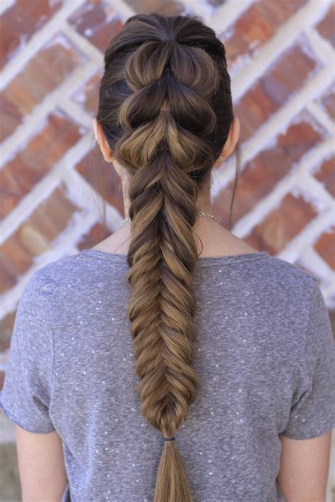 Learn how to make fishtail braid easy with this super fistail braid video tutorial. Pull-Through Fishtail Braid Combo | Cute Girls Hairstyles