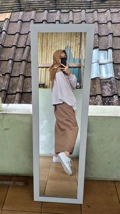 Mirror Selfie Gaya Model Pakaian Gaya Hijab Kasual Inspirasi Gaya