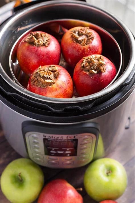 Pour 2/3 cup water in the instant pot and arrange the apples in the bottom of the pot. Instant Pot Baked Apples | Simply Happy Foodie
