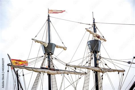Fototapeta Partes de un velero español del siglo XVI estandarte cofa