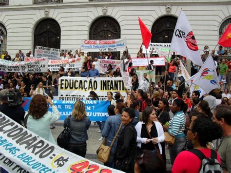 Auxiliares De Creche Não Somos Professores