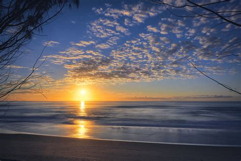 Sunrise Over The Pacific Ocean Gold Coast Dlifejourney