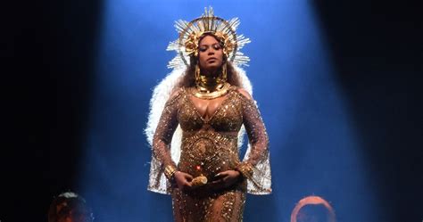 pregnant beyonce gives epic performance at grammys 2017 2017 grammys beyonce knowles