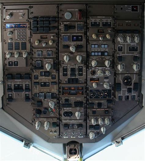 Boeing 757 Flight Deck