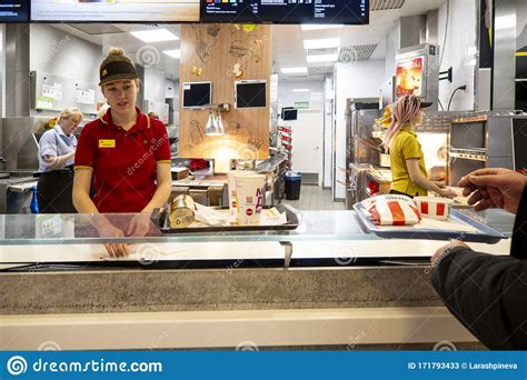 Listed under the ticker 9987 on the hong kong exchange, yum china's stock closed the first day of trading 3.7% lower at hkd 396.60 ($ 51. Girl Seller Issues Tray With Order To Fast Food In ...