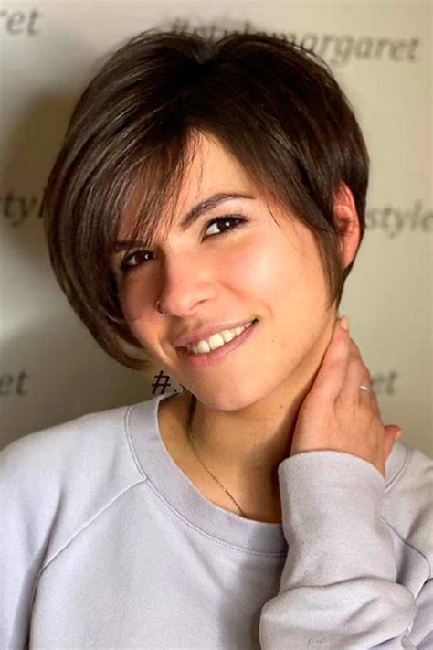 30 Best Short Hairstyles For Round Faces In 2021