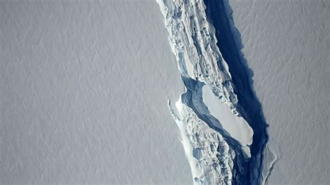 Massive Iceberg Breaks Away From Antarctica Cnn