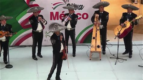 Pasarela De Trajes Típicos Y Mariachi Youtube