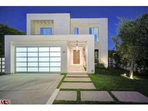 Some of the nearby neighborhoods near hollywood are hollywood hills west, greater wilshire, silver lake, and los. 642 Laurel Ave LA | Los angeles homes, Modern residential ...