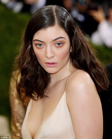Lorde Looks Glum On Met Gala Red Carpet Wearing A Plaster Cast On Her