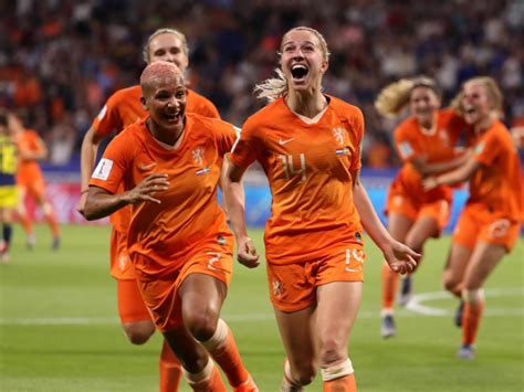 Hollandada Kadın Ve Erkek Milli Futbolculara Eşit ücret Verilecek Medyascope