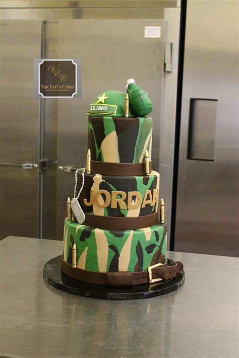 This is the perfect cake for your loved one in the army! Van Earl's Cakes: Army Sergeant Theme Birthday Cake