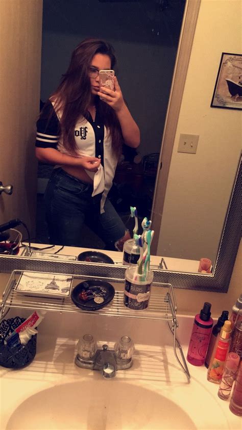 Pin By Brianna Faith On Outfits Mirror Selfie Besties Selfie