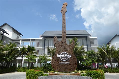 The hotel has many recreational facilities such as a water park, a fitness centre, a golf course (around 3 km), an outdoor swimming pool and a spa, all of which are ideal for relaxing. Hard Rock Hotel Desaru Coast