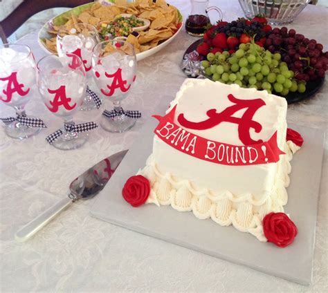 Pin By Leeda Wideman On Bama Stuff Graduation Cakes Girl Graduation