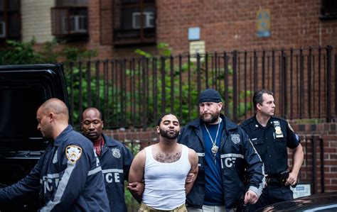 In Unusual Collaboration Police And Prosecutors Team Up To Reduce Crime The New York Times