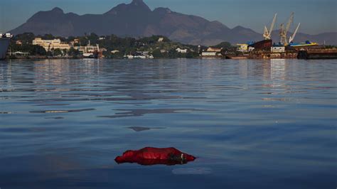 Keep Your Mouth Closed Aquatic Olympians Face A Toxic Stew In Rio The New York Times