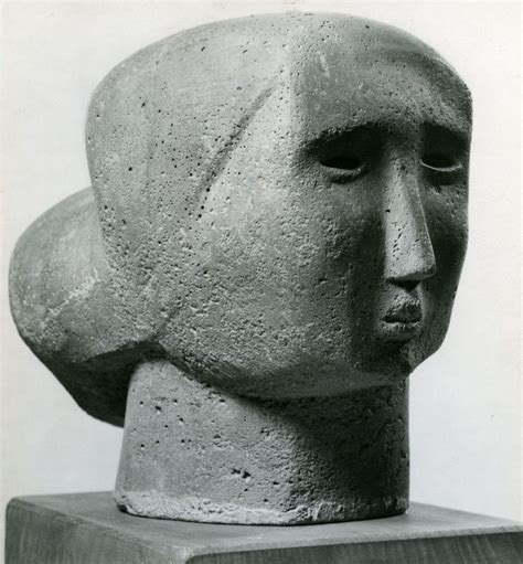 “head Of A Woman” Sculpture De Lartiste Britannique Henry Moore 1926