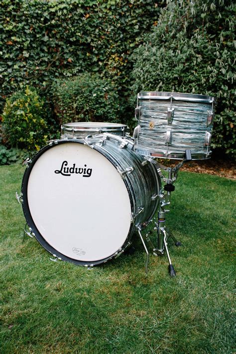 Vintage 1969 Ludwig Super Classic Blue Oyster Pearl Drum Kit