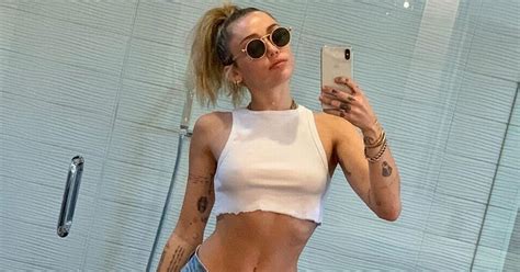 Miley Cyrus Posts Racy Pic As She Leaves Little To Imagination In Mirror Selfie Irish Mirror