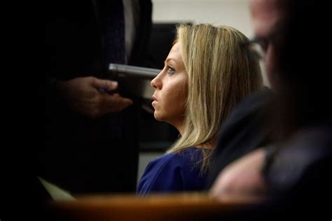 Amber Guyger Trial Dallas Officer Distracted By Chat When She Killed