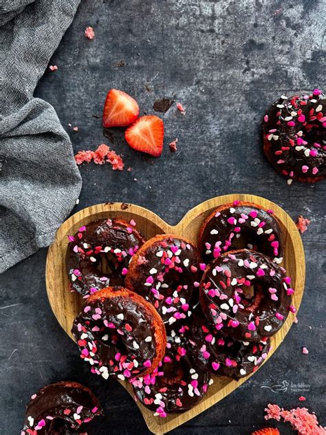 Baked Chocolate Covered Strawberry Donuts Real Strawberries