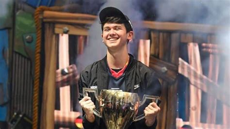 Fortnite World Cup Champion Bugha Wins First Fncs Title With Mero And Muz