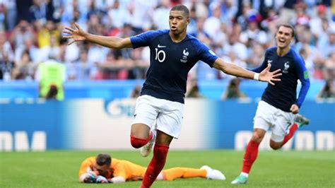 Kylian mbappé, né le 20 décembre 1998 à paris,. World Cup: France knock out Argentina in seven goal thriller | Sport | The Times