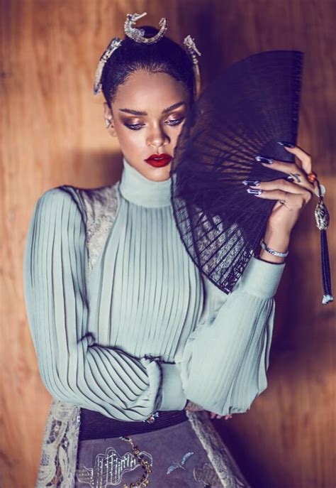 Rihanna е убийствено секси за Harpers Bazaar China