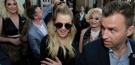 khloe kardashian pops by sydney gay bar stonewall hotel on australian visit star observer