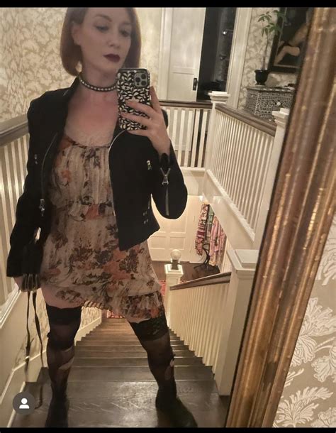 Christina Hendricks Dressed As Herself From The 90s For Halloween R
