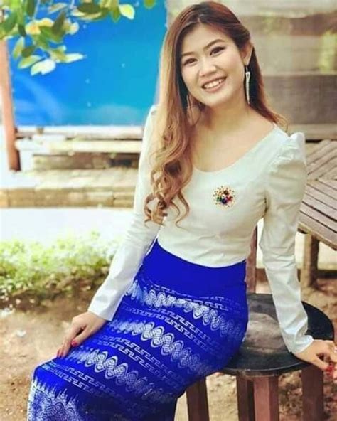 Pin By Lle Lynn On Myanmar Traditional Dress Traditional Dresses